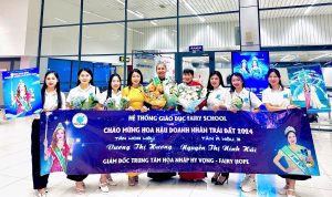 HOA HẬU VƯƠNG THỊ HƯƠNG CÙNG Á HẬU NGUYỄN THỊ NINH HẢI ĐƯỢC CHÀO ĐÓN TRONG NGÀY TRỞ VỀ